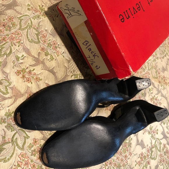 Vtg. 70s Herbert Levine T-Strap Pumps Black Suede Tea for Two - 7.5 N - Picture 4 of 10
